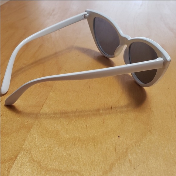 White Cat Eye Sunglasses - Picture 4 of 6